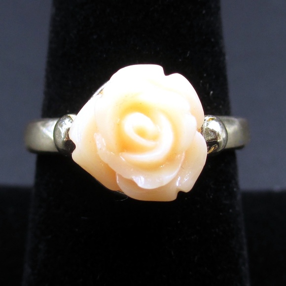 Jewelry - Vintage Size 8 Gold Tone Carved Rose Band Ring
